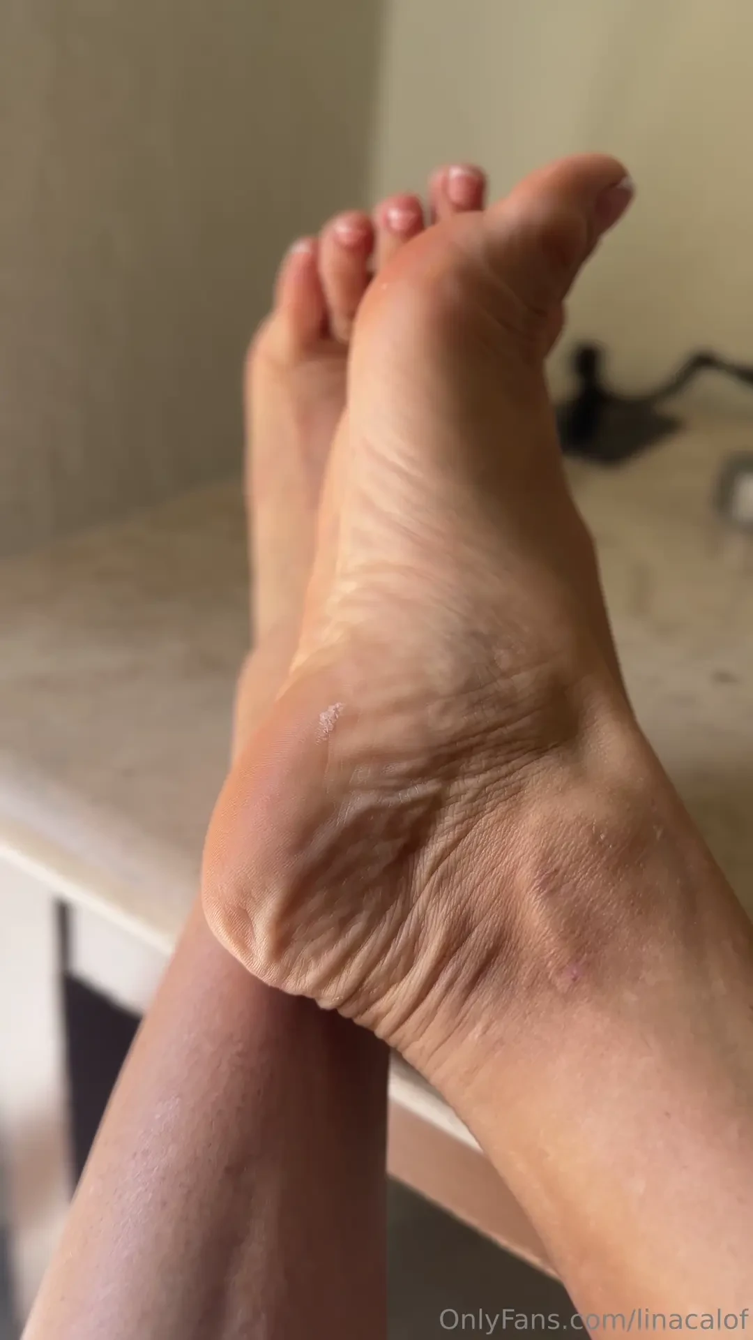 Ay como que se me antoja ponerte aretes y que me los sobes 