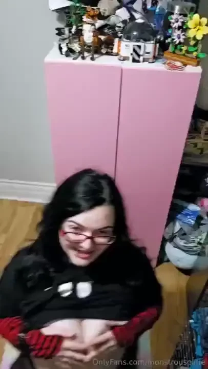 Uwu lemme show you something step-bro 