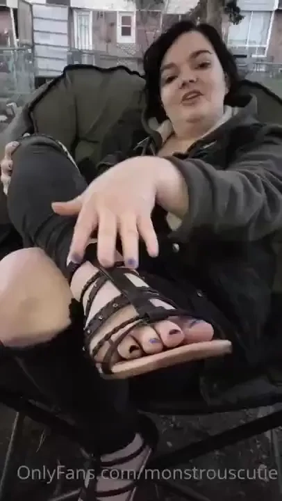 Ready for some early morning foot worship hun 