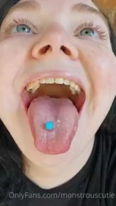 I had to make a little ahegao custom and i just didn t like how all