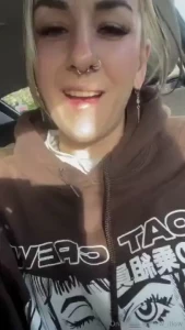 Morning you fucking losers who wants to worship me and my farts today