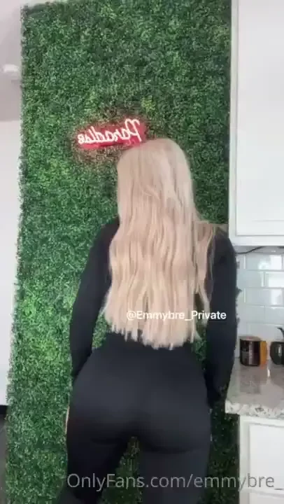 Some more blonde hair videos i love the way these tight leggings show 