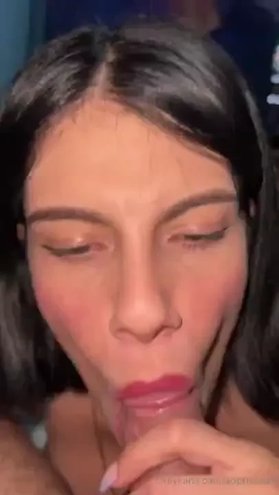 Casi no se nota que me gusta mamar pito 