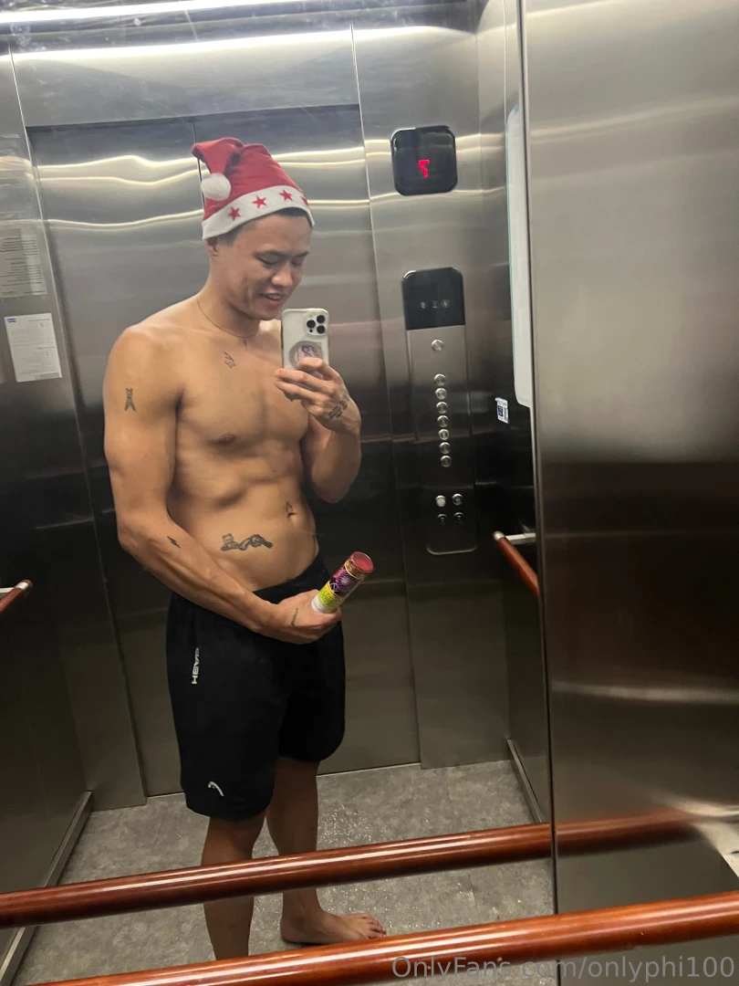 Let s play a christmas game how many firework shots are in this tube 