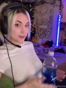 Many things look larger in my hands fyp small petite shortgirl cute