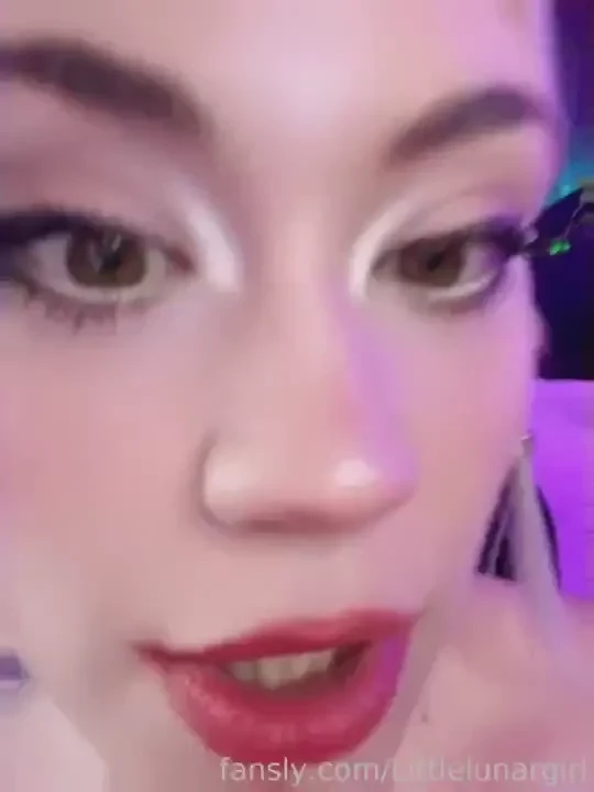 Live now on twitch littlelunargirlof 
