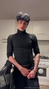 Vicino di casa etero curioso il mio vicino di casa oggi mentre la sua