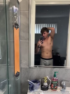 Ripe from the gym imagine how good i smell and how much you wish you