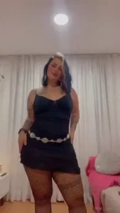 I just want to catch your attention thats why im jiggling my booties