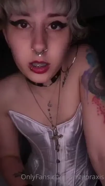 Aqu un video que le tuve que hacer a un sumiso que se ha portado mal 