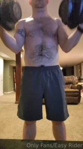 Just some random dude s home workout sesh