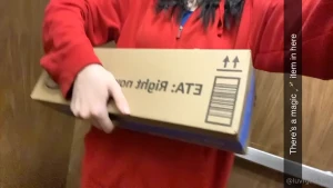 Ordered myself an actualll expensiveeee wand for once the box it came