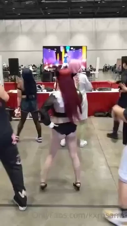 Played some just dance with a bunch of strangers at a convention and part 1 