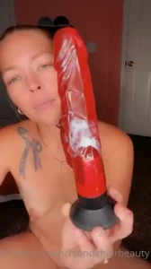 Fuck this vibrator knows how to treat my pussy look how creamy i got