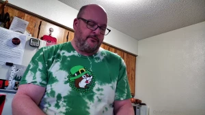 I frosted the cake and a bit of fun in the paid vid frosting is not a