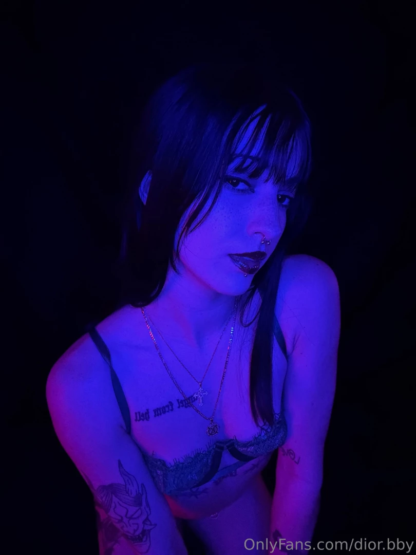 I wanna get on my knees and look up to you like the 1st pic 