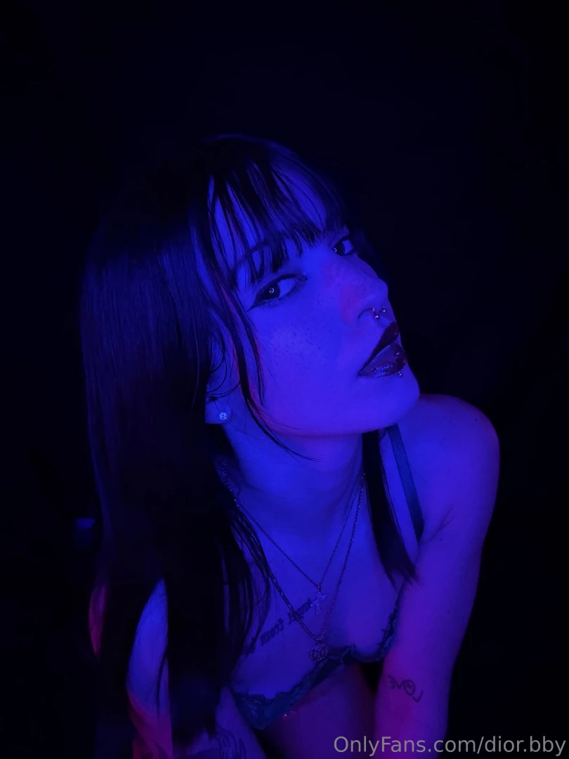 I wanna get on my knees and look up to you like the 1st pic part 1 