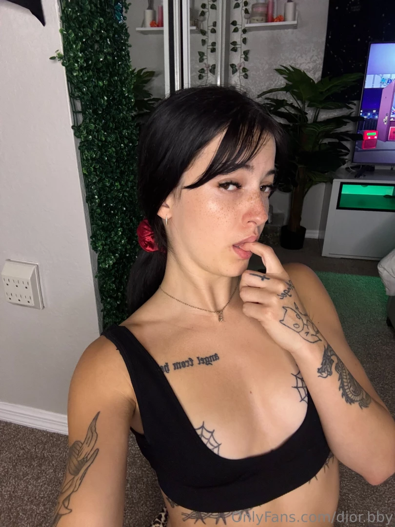 Did she send you goodmorning pics or do i need to hehe 