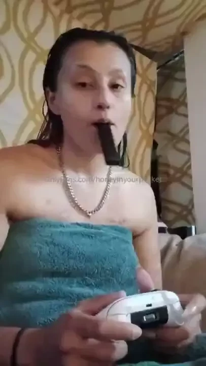 Take a shower with mee i m just being silly and taking the 2nd skin 