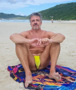 I like to feel free on the beach come and see in the pictures https