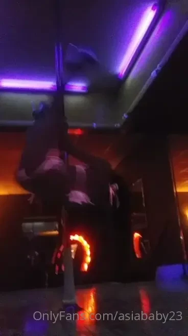 Sexy dance tease come let me wind for you 