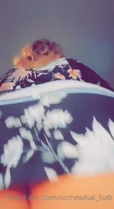 Twerk video my ass hangs out the bottom of my robe - let me stop what 