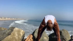 newmantv - Man live beach meditation 