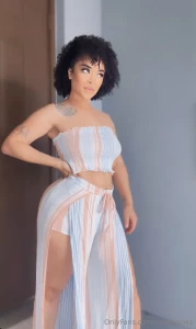 Today is a beautiful day to tip a beautiful lady part 1