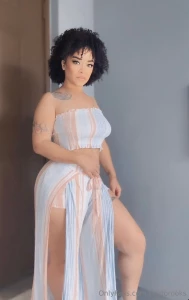 Today is a beautiful day to tip a beautiful lady part 2