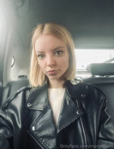 Gentle blonde or with a touch of playfulness and rebellion