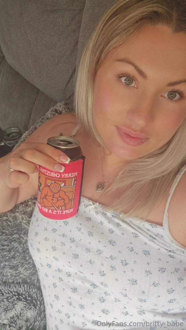 Wanna video call or customs i m available 