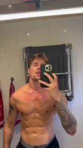 Should i do a live would you like to chat with me