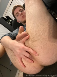 Do i look pretty with a finger in my butt