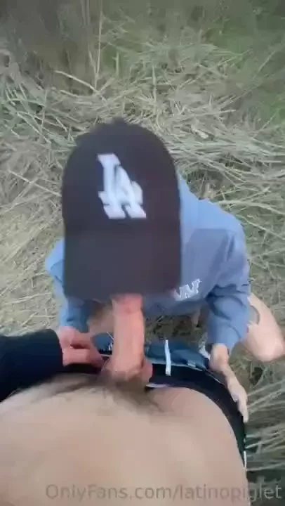 Do i look good when i am sucking dick i love sharing my throat around 