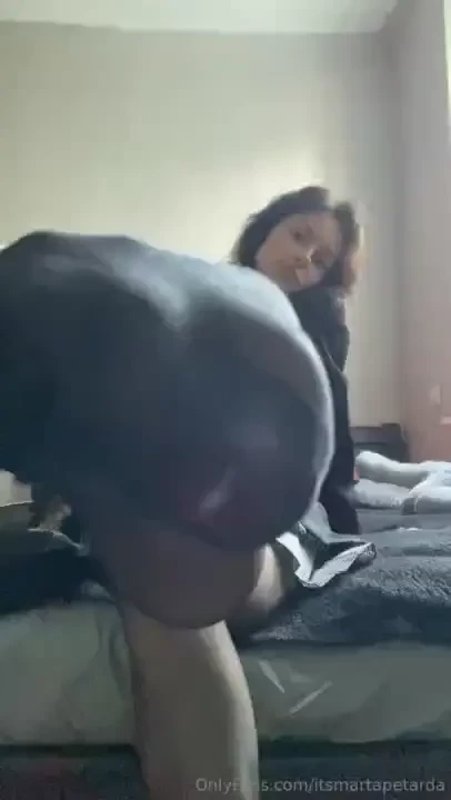 I want you to touch my feet and enjoy their smell 