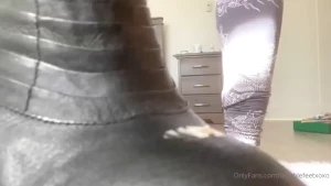 Who missed my stinky stinky smelly feet of mine i m back with my sexy