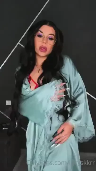 Bby haide sa-ti fac un striptease pe cinste aseaza-te comod si hai 