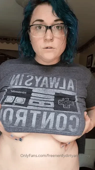 Freenerdydirtyandcurvy 
