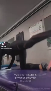 When i do it at the gym this is how its done xoxo