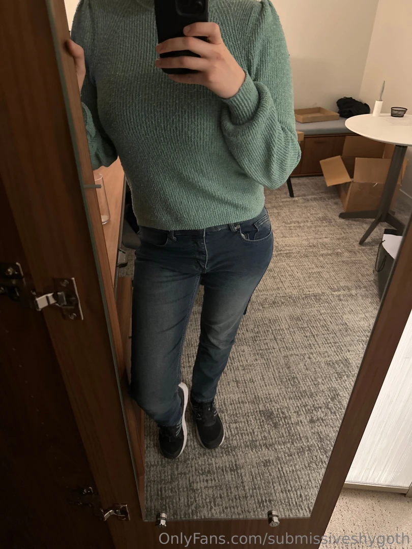 Too cold to wear a dress today i need more black work slacks tbh 