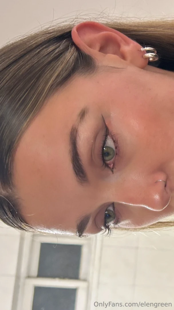 Pretty eyes that you can t resist 