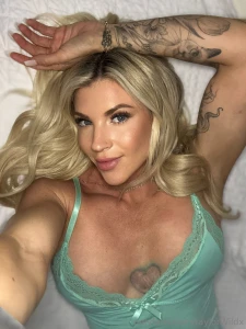 Keep staring i love when you imagine the rest