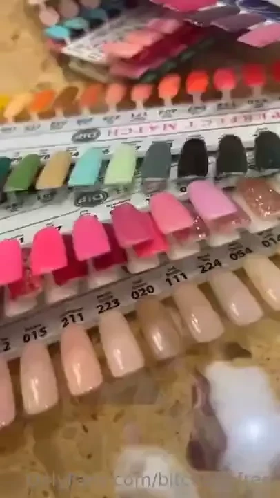 If you can guess what color i choose i ll send u a gift 