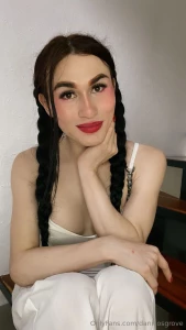 I wanna put my red lipstickk all over you