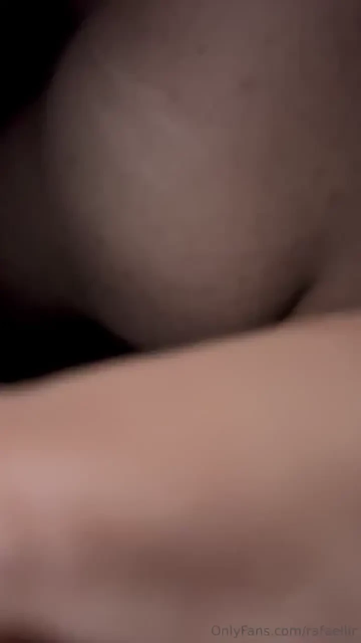 Comeu o casado de madrugada com a janela aberta 