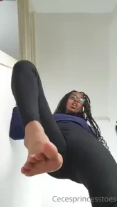 Your giant goddess has come to talk to you her feet are slightly dirty