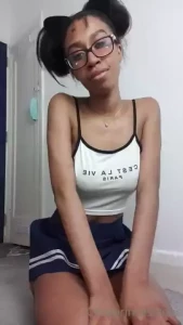 Watch your gamer girl lick and suck on her toes making them all nice