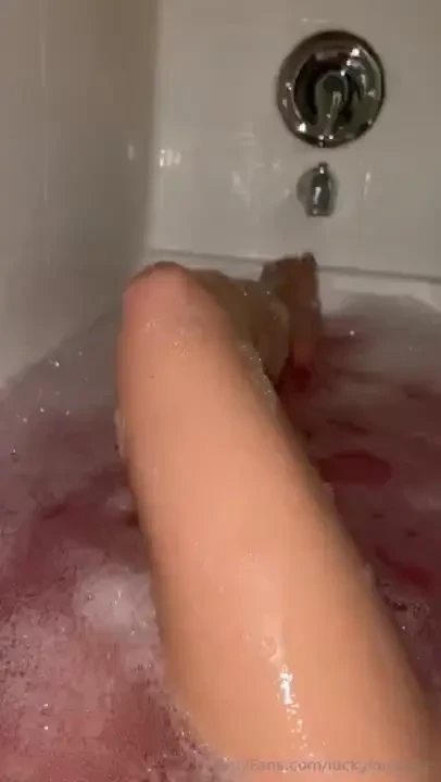 Sexy bath time is very lonely without you 