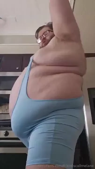 Does this singlet make me look fat enough 