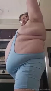 Does this singlet make me look fat enough